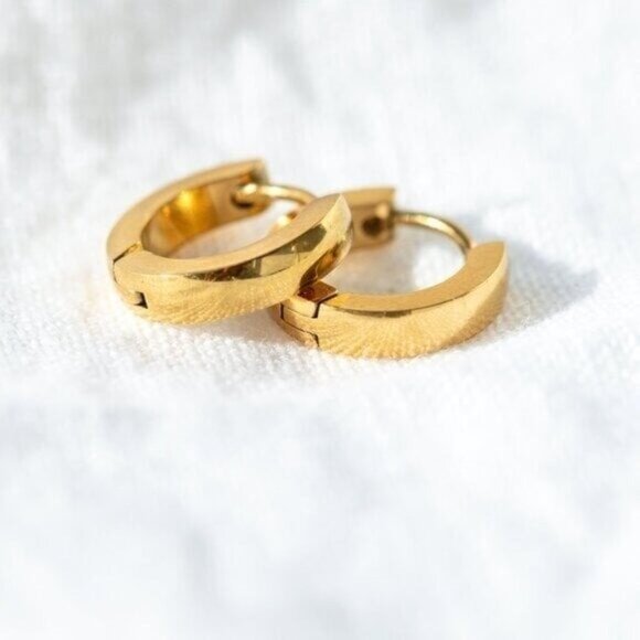 Huggies Gold Chunky huggie earrings Non-tarnish gold Waterproof EVERYDAY Earring - Picture 5 of 12